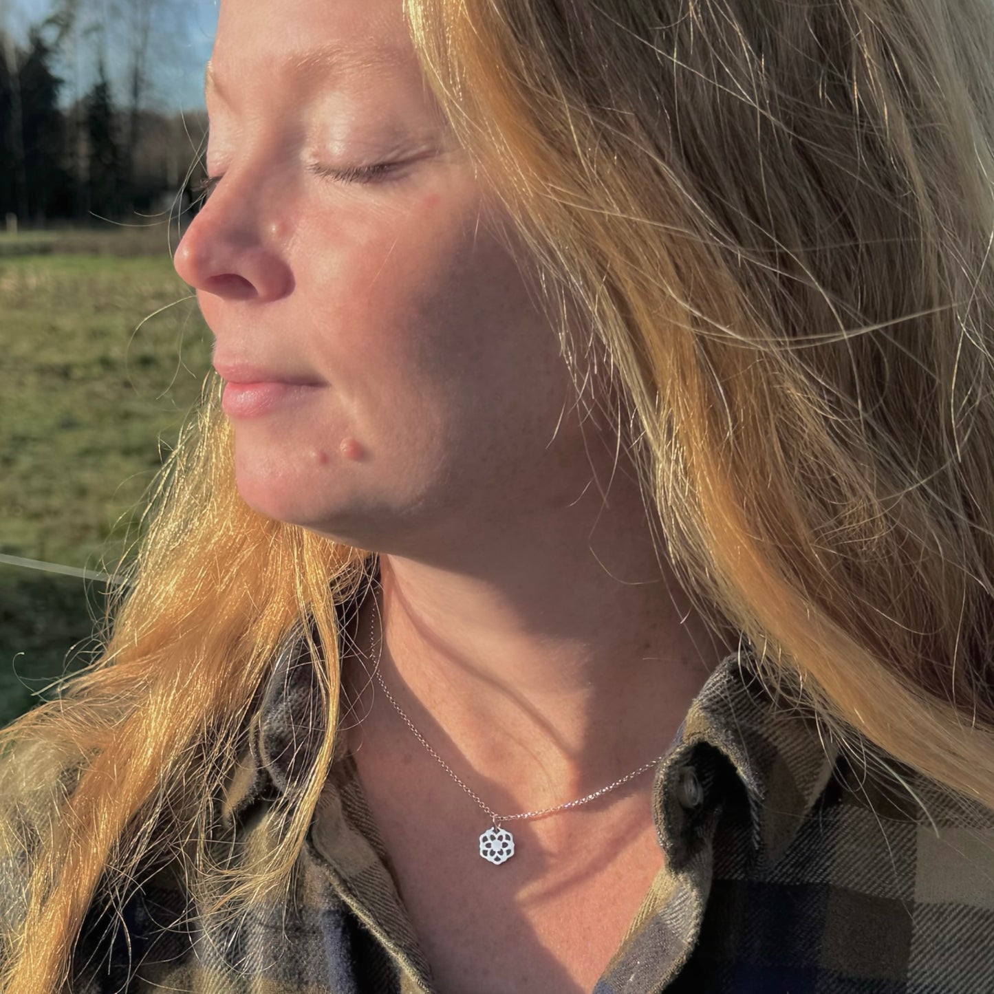Dahlia halsband silver med enkel kedja